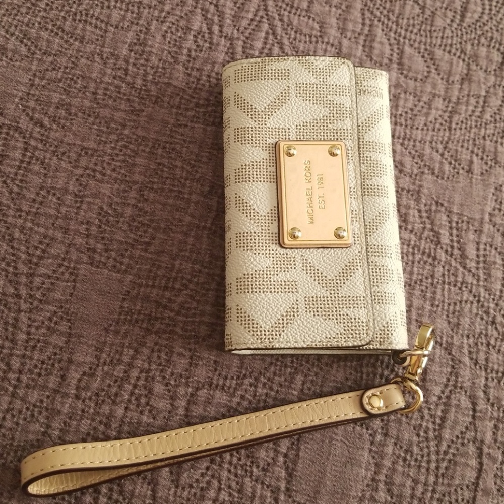 Michael Kors Iphone 5c holder